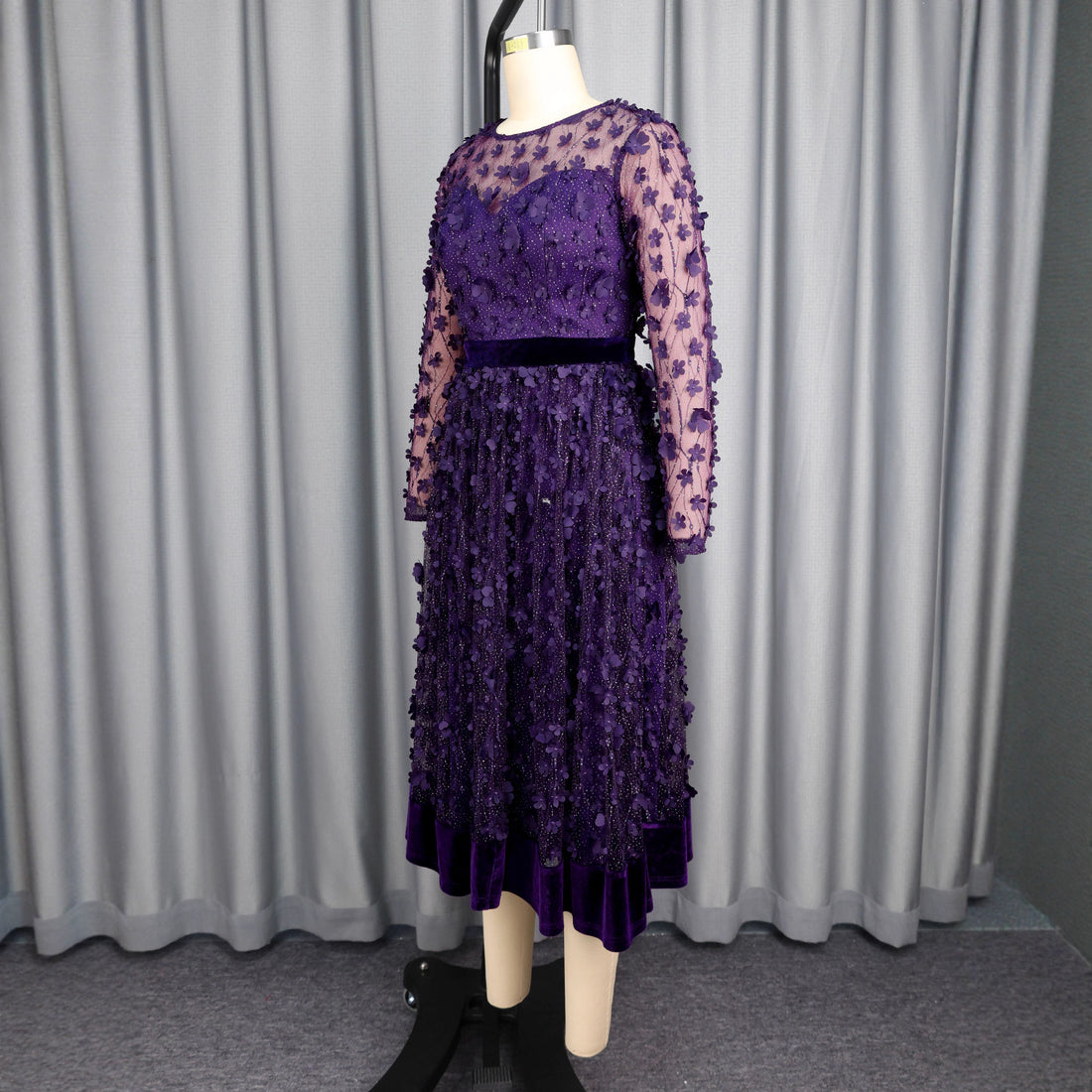 Damen elegantes A-Linien Abendkleid mit floralen Spitzenapplikationen – Élara