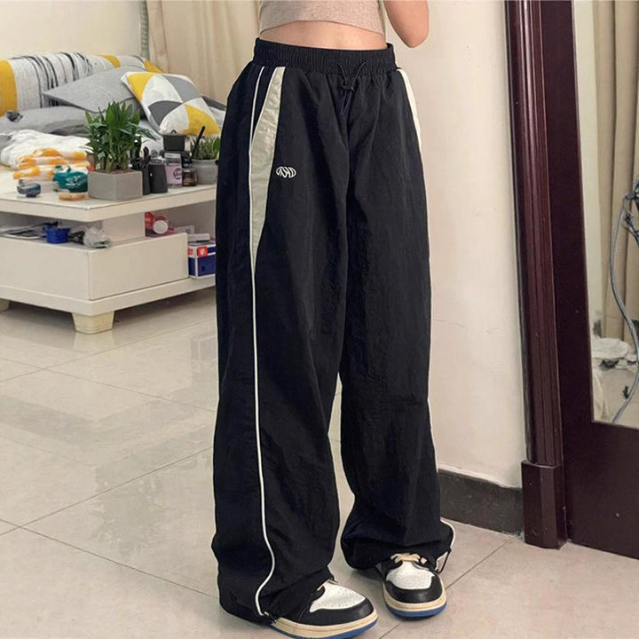 Damen nan weite Trackhose mit Kontrastpaspel, elastischem Bund und Oversize-Schnitt Echo Archiv