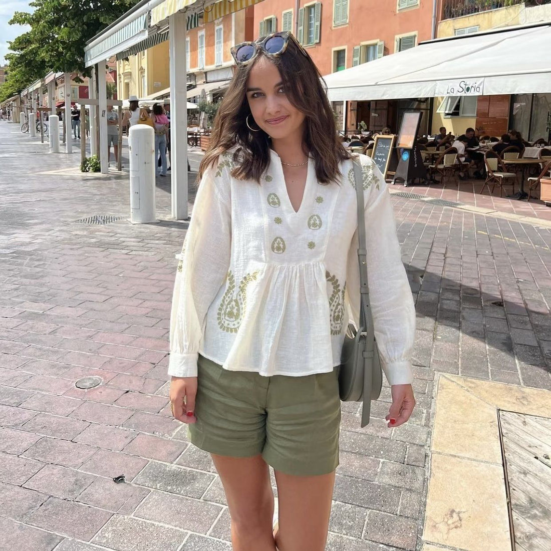 Damen bestickte Boho-Tunika mit Paisley-Stickerei, V-Ausschnitt und voluminösen Balloonärmeln – Avérine
