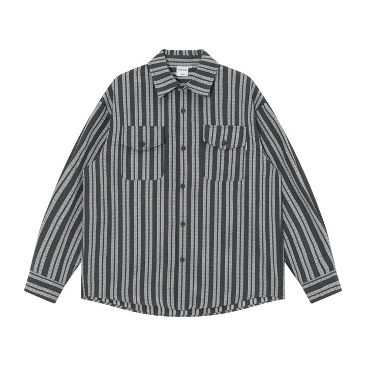 Herren Oversized Hemdjacke mit vertikalen Streifen, aufgesetzten Brusttaschen und abgerundetem Saum Echoarchiv