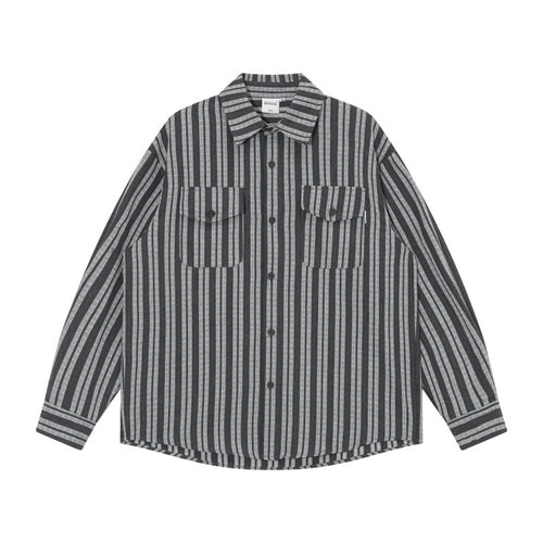 Herren Oversized Hemdjacke mit vertikalen Streifen, aufgesetzten Brusttaschen und abgerundetem Saum Echoarchiv
