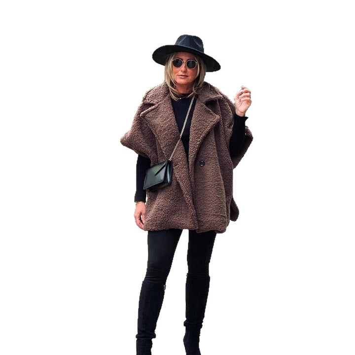 Damen Kurzes Teddy-Cape mit Reverskragen und verdeckter Knopfleiste Echoarchiv