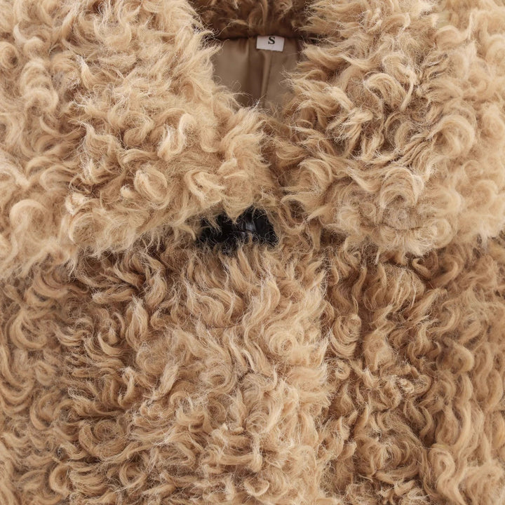 Damen nan kurze Bouclé-Teddyjacke mit lockiger Webstruktur Hemdkragen und Knopfverschluss Echo Archiv