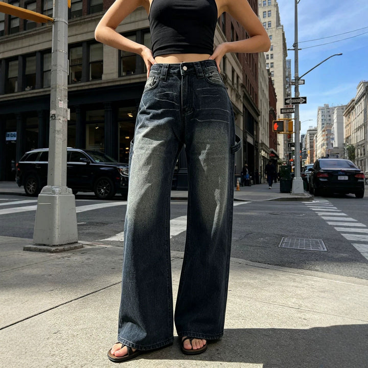 Damen nan weite High‑Waist Carpenter-Denimhose mit Utility-Seitentasche und ausgestelltem Bein Echo Archiv