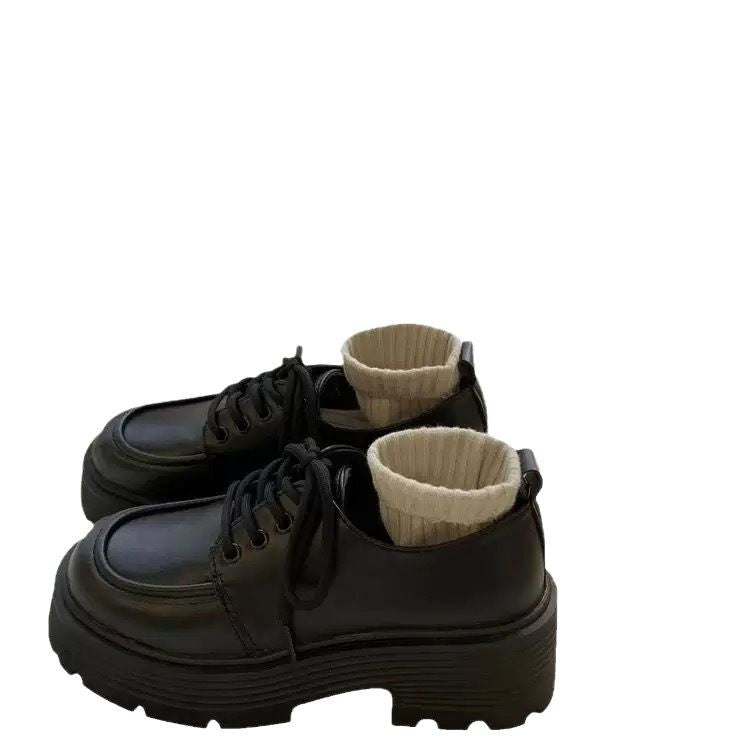 Damen Plateau-Sneaker mit eleganter Lackleder-Optik und kuscheligem Strickkragen Echo Archiv