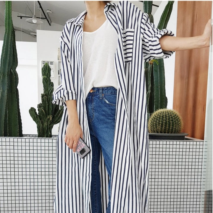 Damen Langes Gestreiftes Hemdmidaxi mit Stehkragen, Oversize‑Schnitt und tiefen Seitenschlitzen Echoarchiv