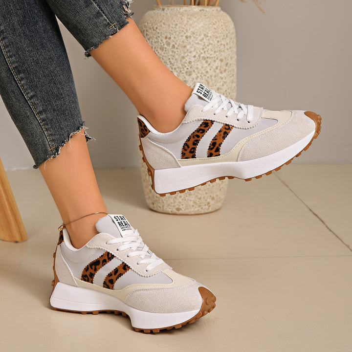 Damen Retro-Plateau-Sneaker mit Velours- und Mesh-Mix – Névara