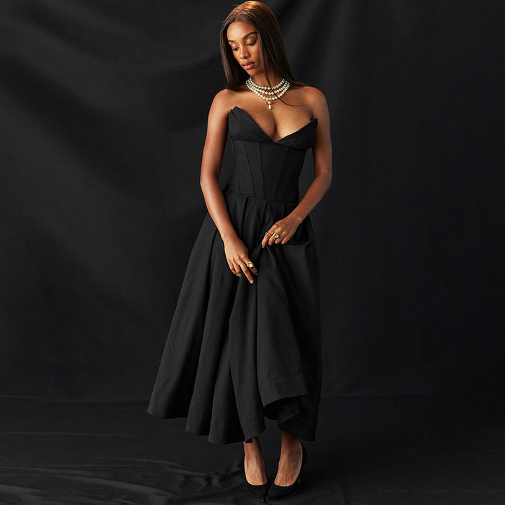 Damen Abendkleid mit elegantem Herz-Ausschnitt und voluminösem Rock Echo Archiv