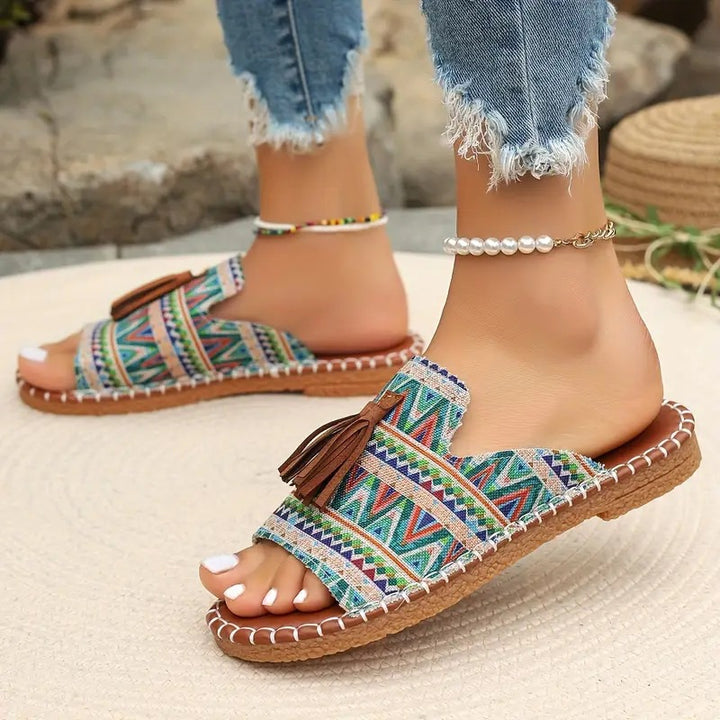 Damen Ethno-Slipper-Sandalen mit Quaste und handgenähter Ziernaht – Sorelia