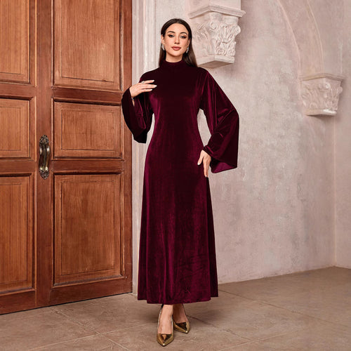 Damen Maxikleid aus Samt mit Stehkragen und Glockenärmeln Echoarchiv