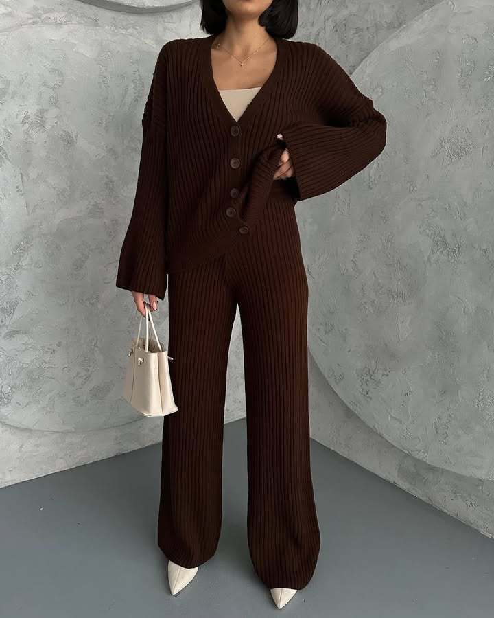 Damen Rippstrick-Cardigan mit überlangen Ärmeln und passender High-Waist-Loungehose – Élanora