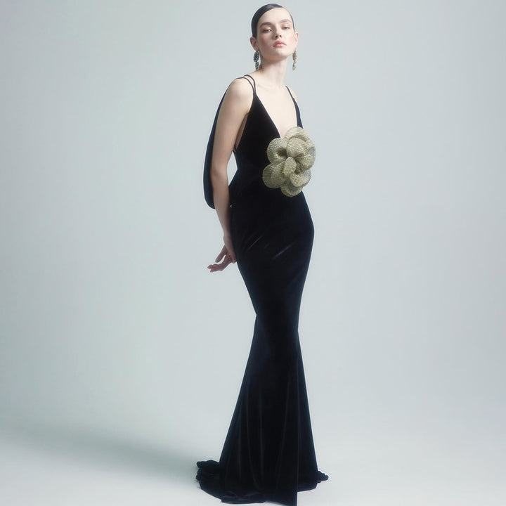 Damen Figurbetontes Abendkleid mit einzigartiger Blütenapplikation Echo Archiv