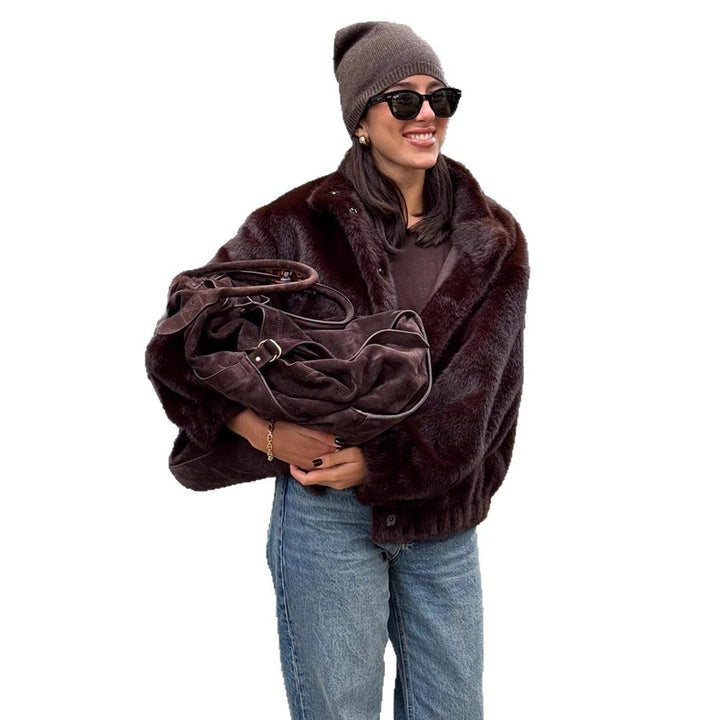 Damen Kurzjacke im Teddy‑Fauxfur mit Boxy‑Silhouette und aufgesetzter Tasche Echoarchiv
