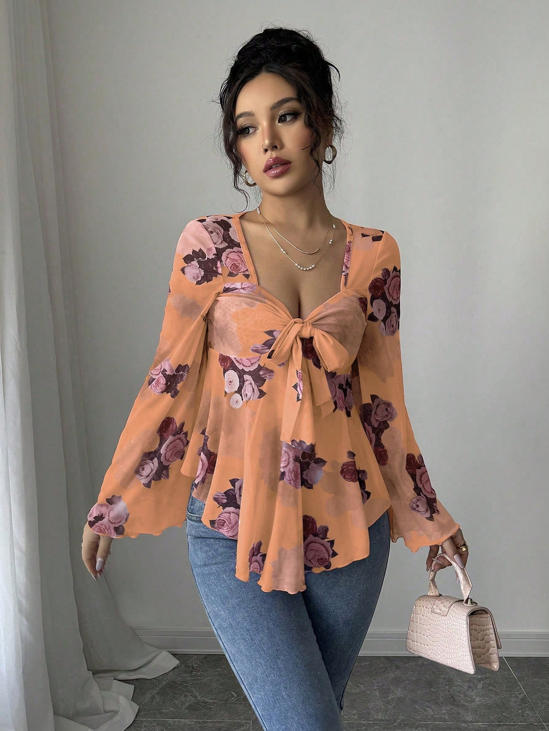 Damen Transparente Chiffon-Babydoll-Bluse mit Knotenfront und floralem Allover-Print Echo Archiv