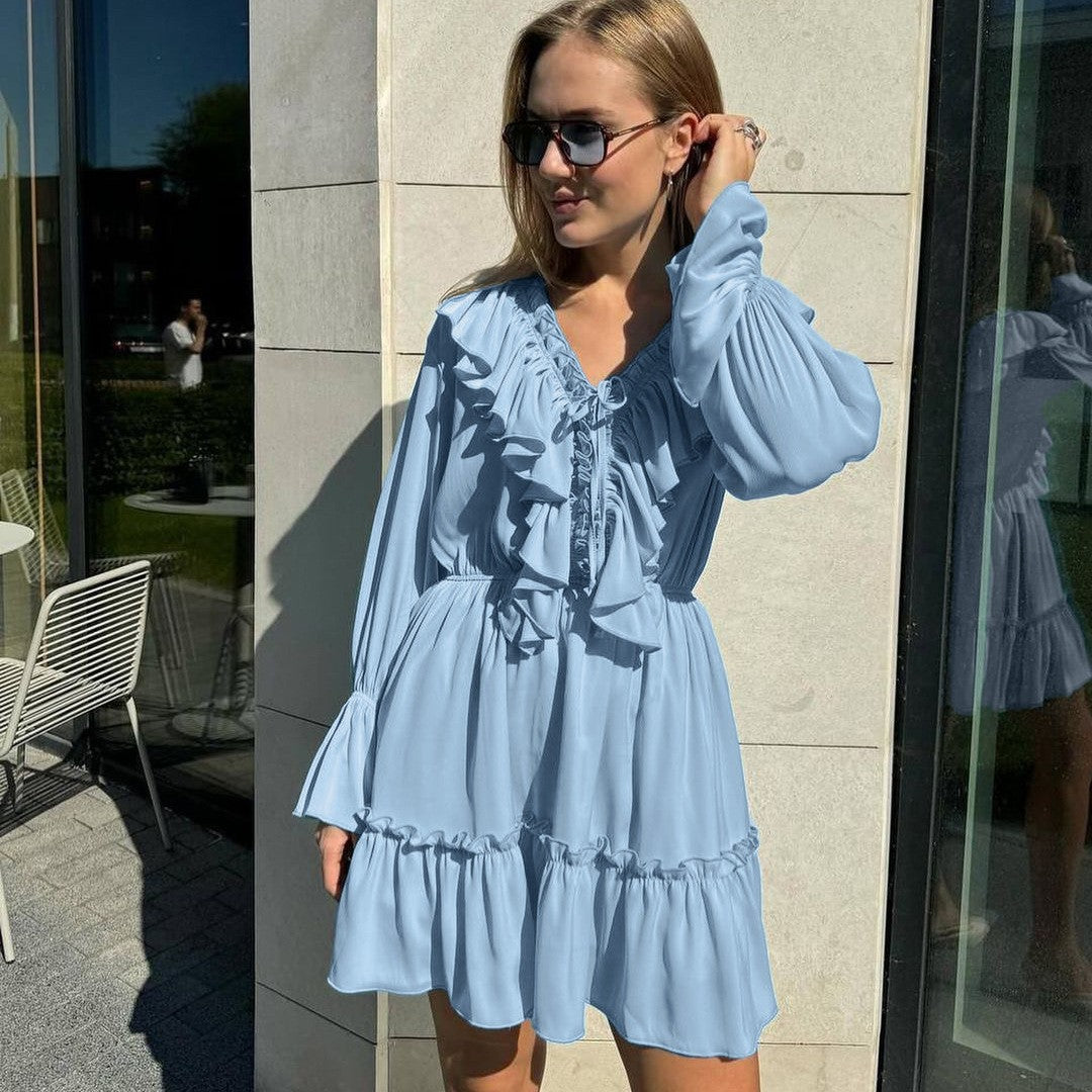 Damen Verspieltes Rüschen-Kurzkleid mit V-Ausschnitt, geraffter Taille und Stufensaum Echoarchiv