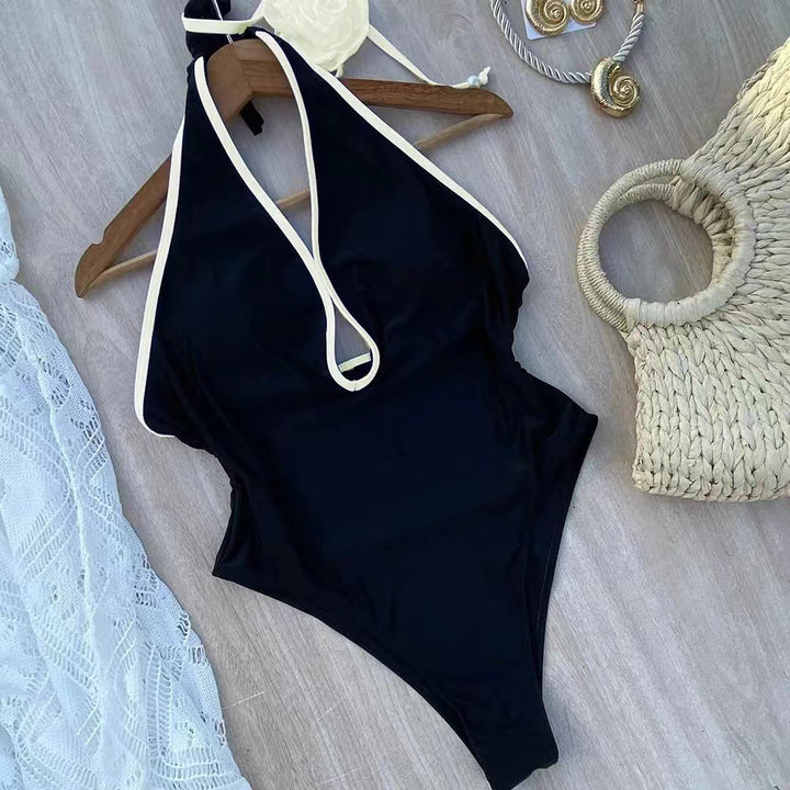 Damen Eleganter Badeanzug mit Hochgeschlossenem Ausschnitt und Blütenakzent Echo Archiv