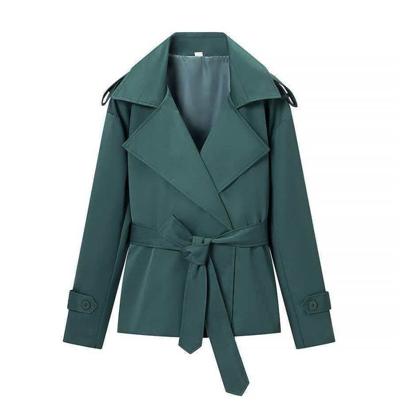 Damen 50+ kurzer Taillen-Trenchblazer mit Bindegürtel und weitem Revers Echo Archiv