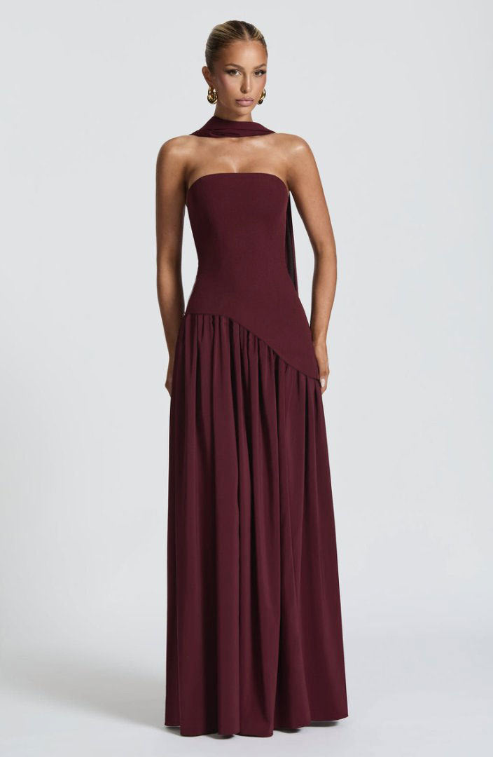 Damen Hochwertiges Abendkleid mit asymmetrischem Schnitt und elegantem Schlitz Echo Archiv