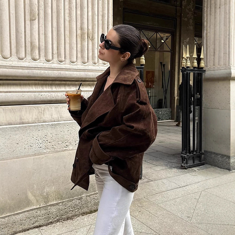 Damen Kurztrench aus Veloursleder-Optik mit weitem Revers und boxy Silhouette Echoarchiv