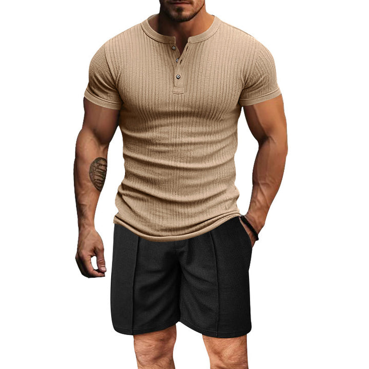 Herren atmungsaktives Henley-T-Shirt mit strukturierter Oberfläche und kurzen Ärmeln Echoarchiv