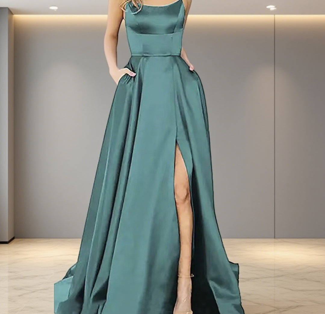 Damen Elegantes Abendkleid mit seitlichem Schlitz und schmalen Spaghetti-Trägern Echo Archiv