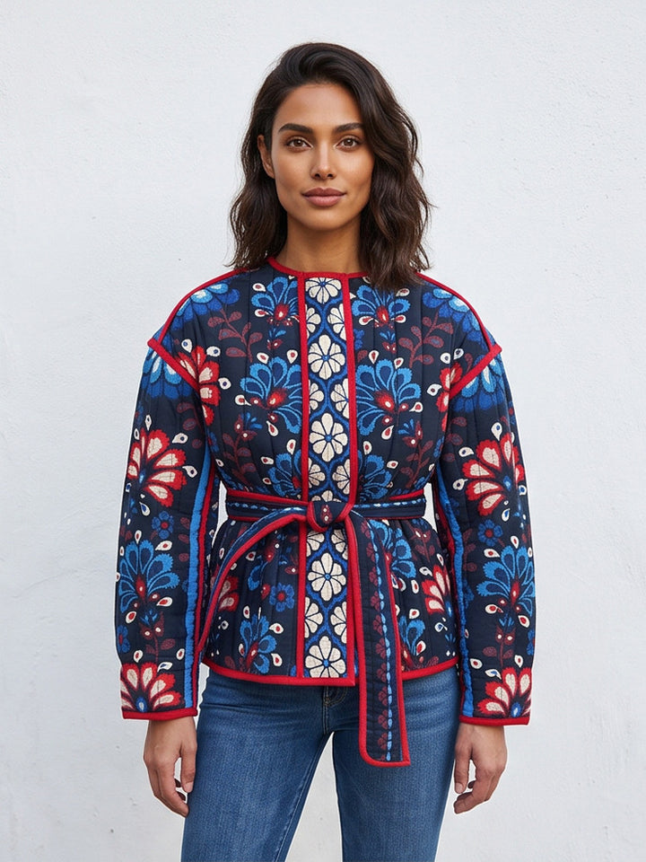 Damen Taillierte gestepptte Jacquard‑Baumwolljacke mit folklorem Blumenmuster & Bindegürtel Echoarchiv