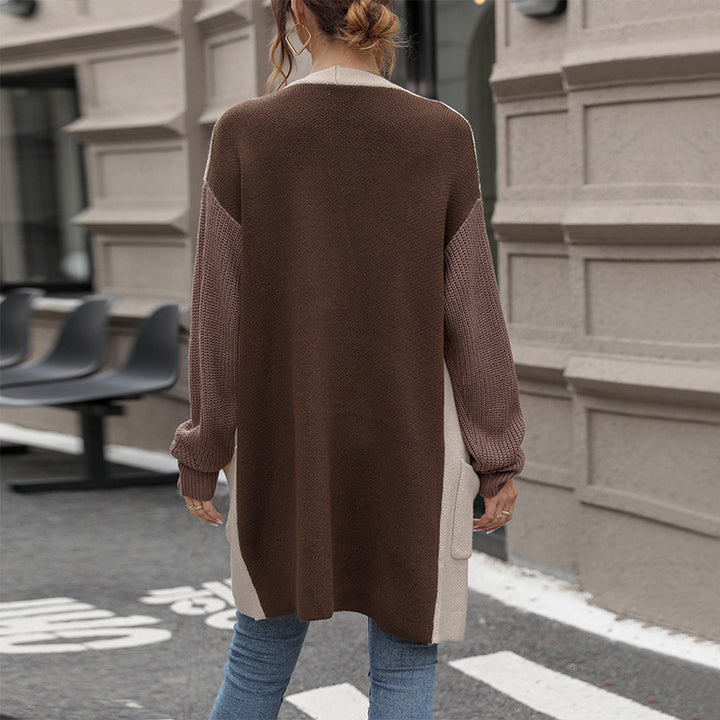 Damen Lange Strickjacke mit Kontrastärmeln und aufgesetzten Taschen Echoarchiv