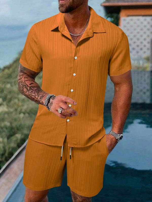 Herren Kurzarm Hemd und Shorts im Streifenlook Echoarchiv