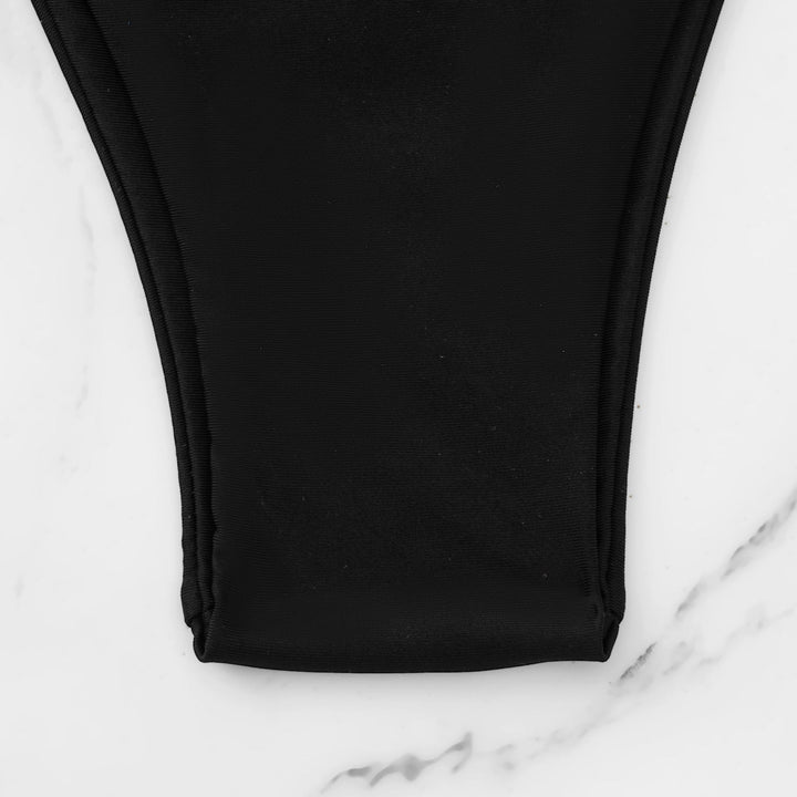 Damen Bandeau-Bikini mit trendigem Aufbau und verstellbaren Trägern Echo Archiv