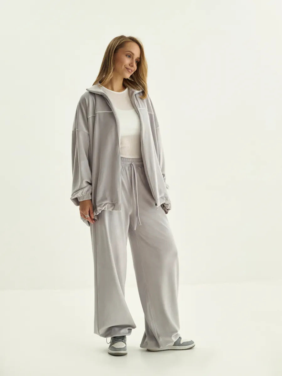 Damen Palazzo-Lounge-Set aus seidig-weichem Nicki mit hoher Kragenblende, Oversize-Passform und elastischer Bundhose – Élanora