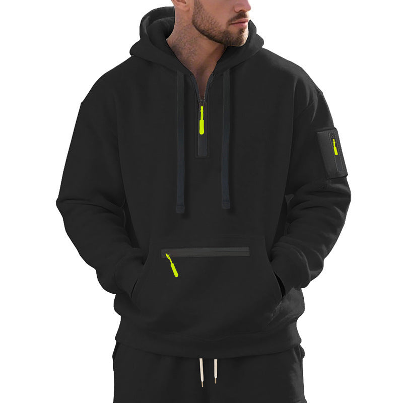 Herren modischer Kapuzenpullover mit innovativen Reißverschlusselementen Echoarchiv