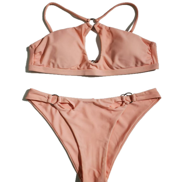 Damen Bikini mit innovativem Ausschnitt und eleganten Ringen Echo Archiv