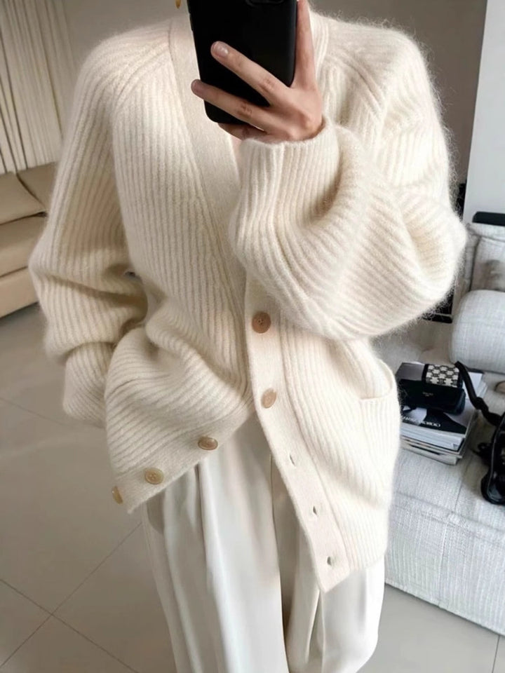 Damen Langer Oversize-Cardigan aus weichem Rippstrick mit Holzknopfleiste Echoarchiv