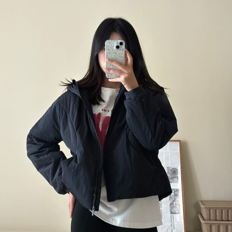 Damen Kurz geschnittene leichte Thermo-Kapuzenjacke mit Oversize-Silhouette Echoarchiv