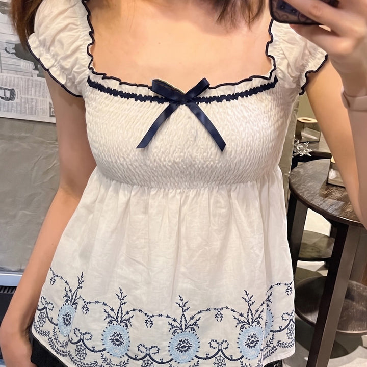 Damen Baumwollbluse mit floralem Stickdesign und schickem Rüschensaum Echo Archiv