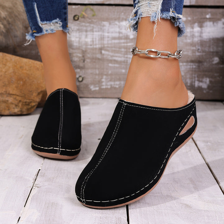 Damen  geschlossene Slip-On Pantolette mit ergonomischem Keilabsatz und dekorativer Ziernaht Echo Archiv