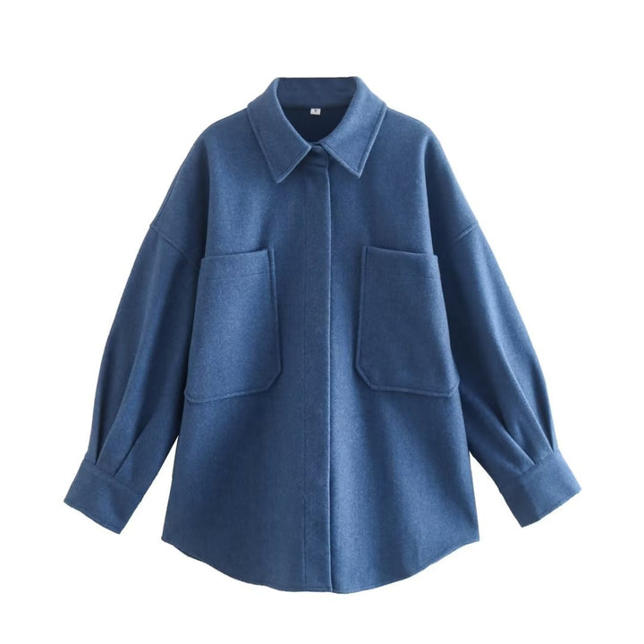 Damen kastige Hemdjacke im Oversize Cut mit großen aufgesetzten Taschen und abgerundetem Saum – Célinea