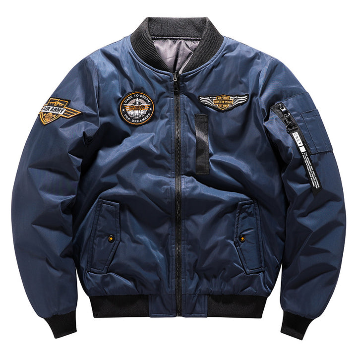 Herren  von der Luftfahrt inspirierte isolierte MA-1 Bomberjacke mit gestickten Missions-Patches und Reißverschluss-Taschen am Ärmel Echo Archiv