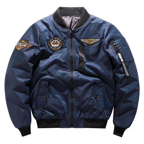 Herren  von der Luftfahrt inspirierte isolierte MA-1 Bomberjacke mit gestickten Missions-Patches und Reißverschluss-Taschen am Ärmel Echo Archiv