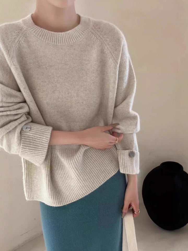 Damen Oversize-Rundhalspullover mit verlängerten Manschetten und Zierknopf Echoarchiv