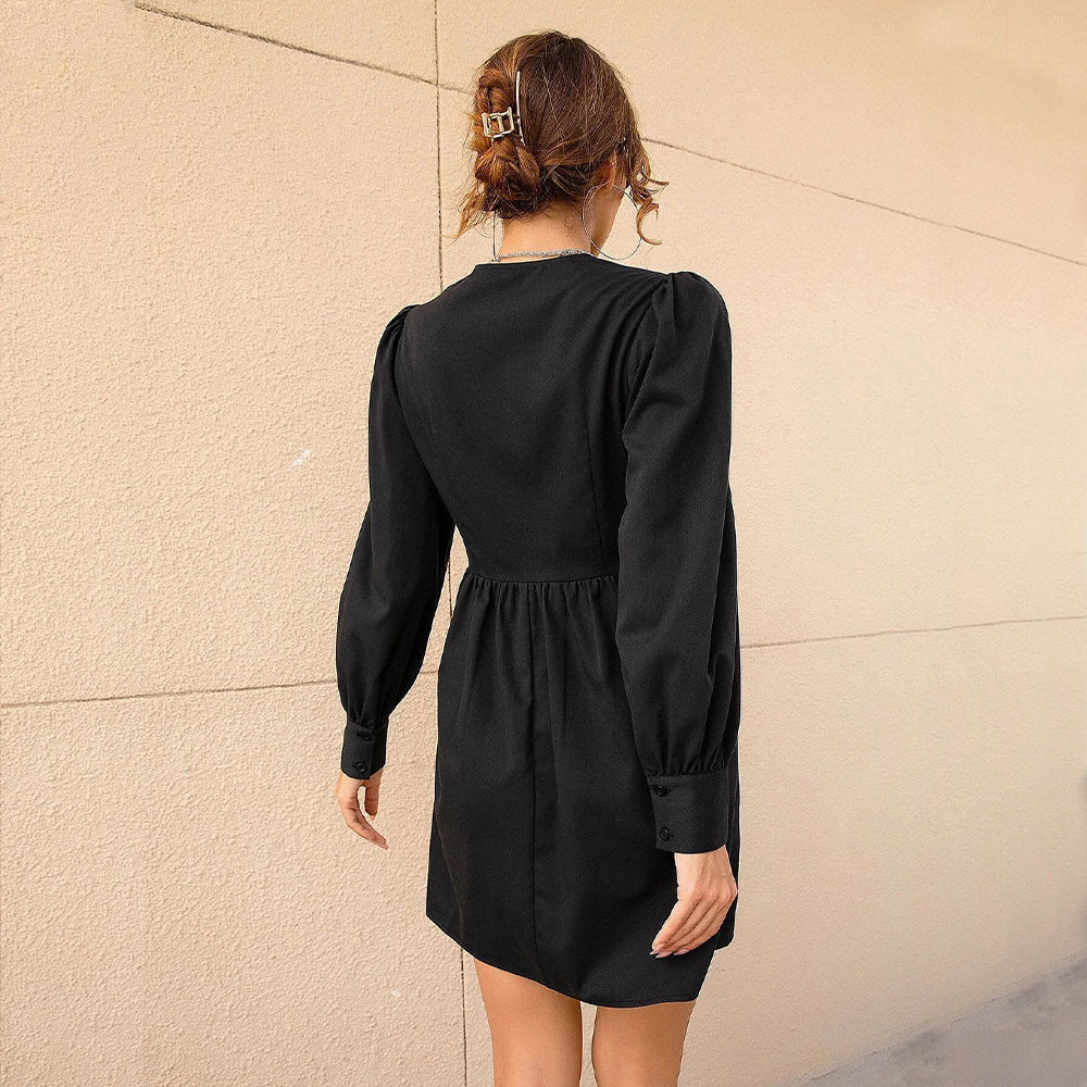 Damen A-Linien Minikleid mit tiefem V‑Ausschnitt, Empire‑Naht, taillierender Raffung und langen Manschettenärmeln – Élara