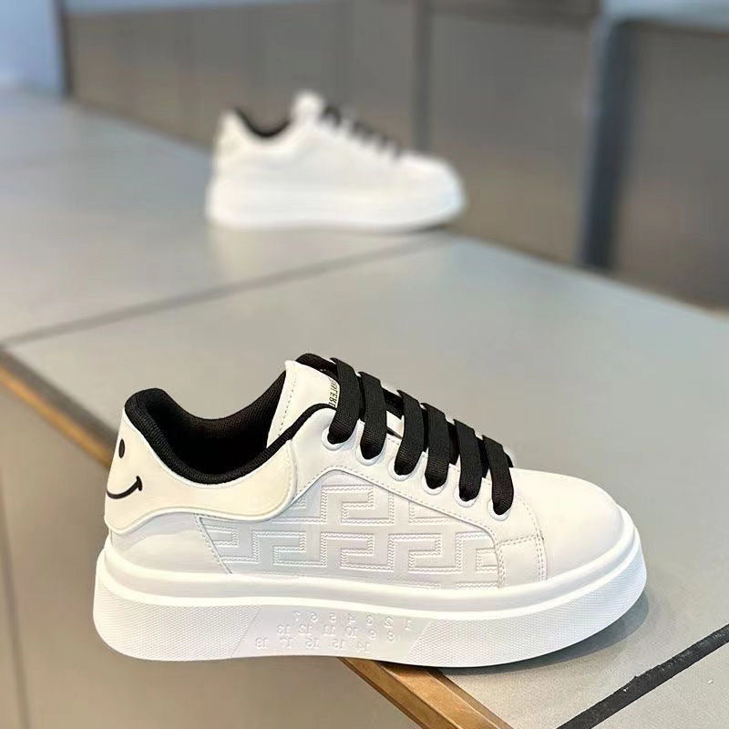 Damen Modische Sneakers mit hochdämpfender Sohle und stylishen Applikationen Echo Archiv