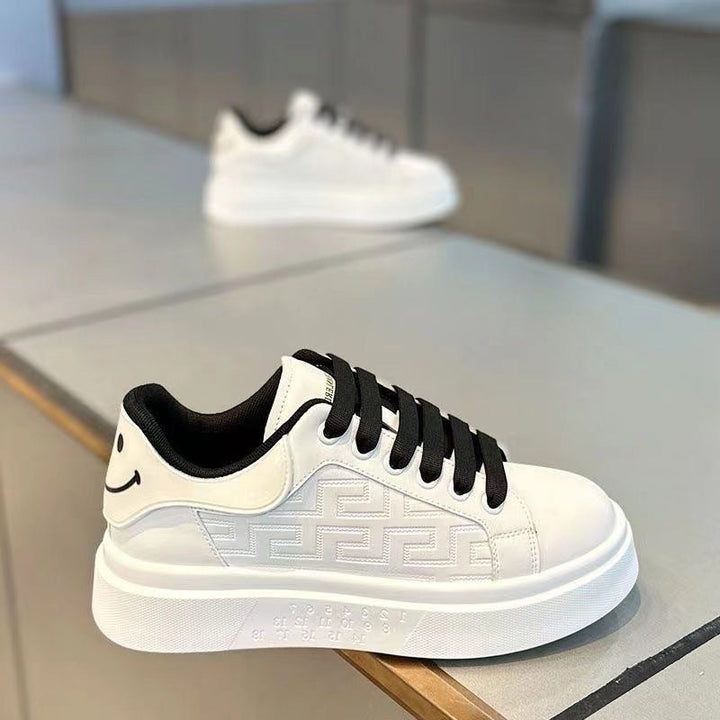 Damen Modische Sneakers mit hochdämpfender Sohle und stylishen Applikationen Echo Archiv