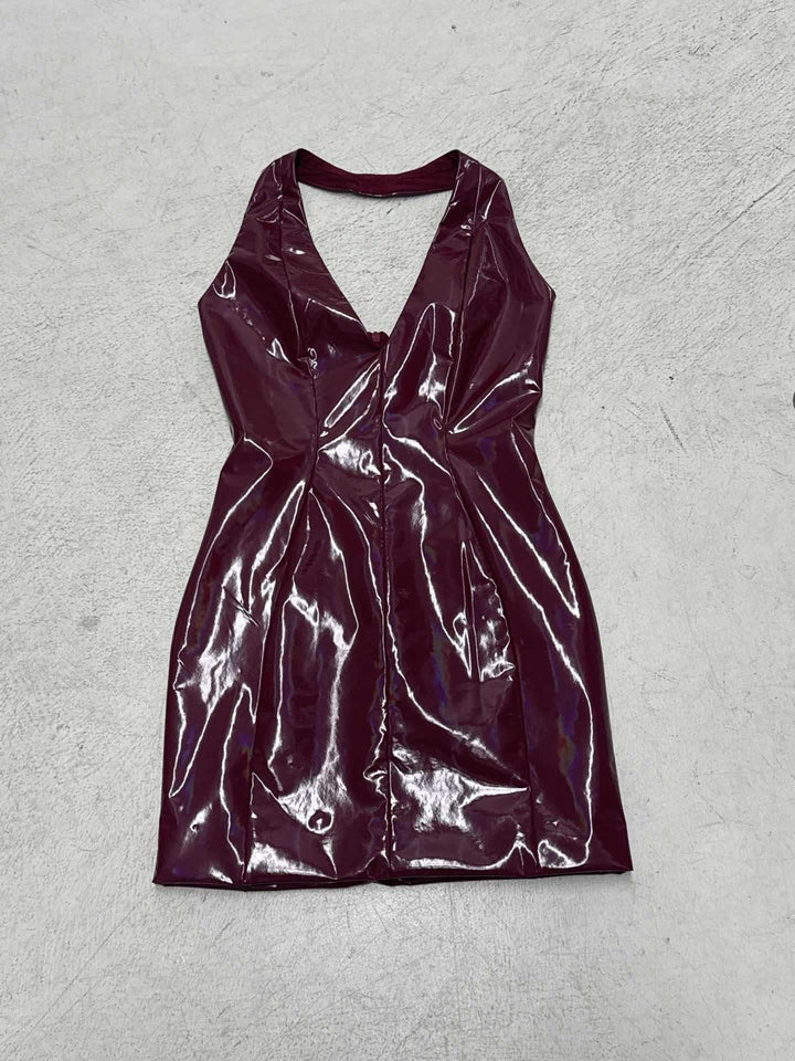 Damen figurbetontes Kunstlederkleid mit tiefem V-Ausschnitt und offenen Rücken Echo Archiv