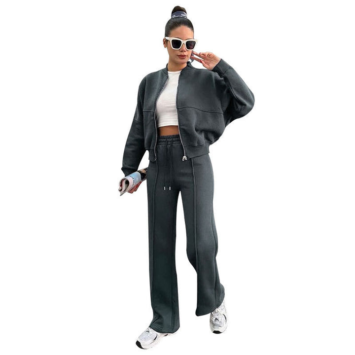 Damen nan kurz geschnittenes Blouson mit Reißverschluss und weiter High-Waist Jogginghose Set Echo Archiv