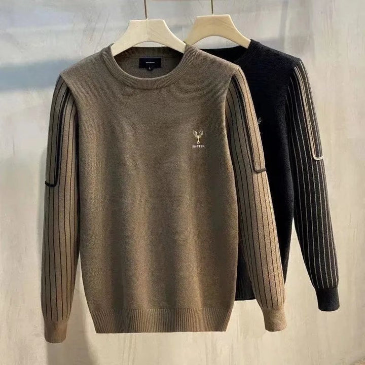 Herren Strickpullover mit gestreiften Rippenärmeln und gesticktem Hirschlogo Echoarchiv