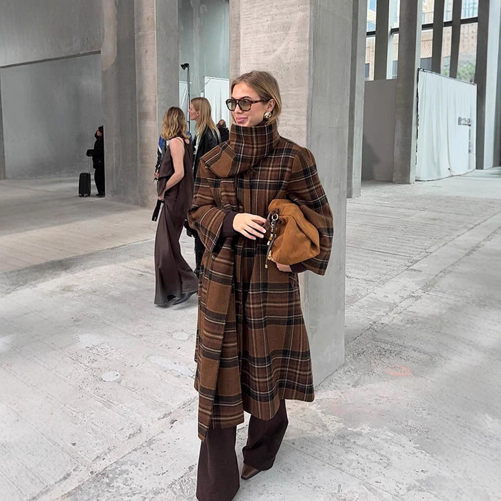 Damen Langmantel im Karo-Look aus Wollmix mit überlangem Stehkragen und Glockenärmeln Echoarchiv
