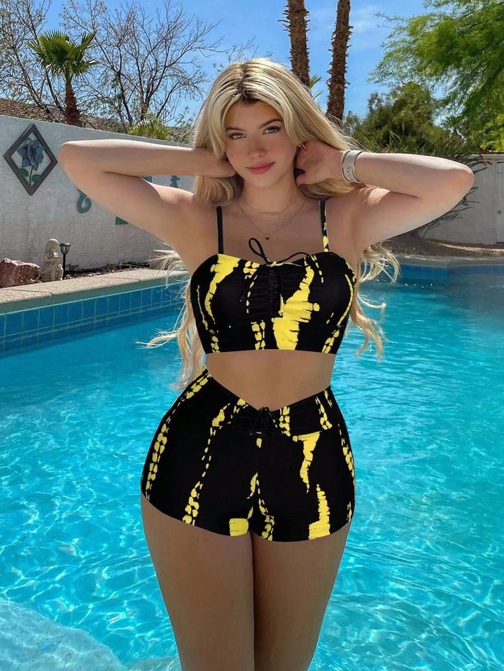 Damen Sportliches Bikini-Set mit hoch geschnittenem Unterteil und modischem Oberteil Echo Archiv