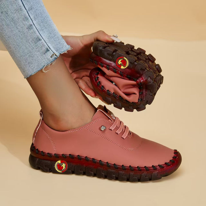 Damen Bequeme Lederoptik-Slipper mit flexibler Profilsohle und Mokassin-Naht – Lioré