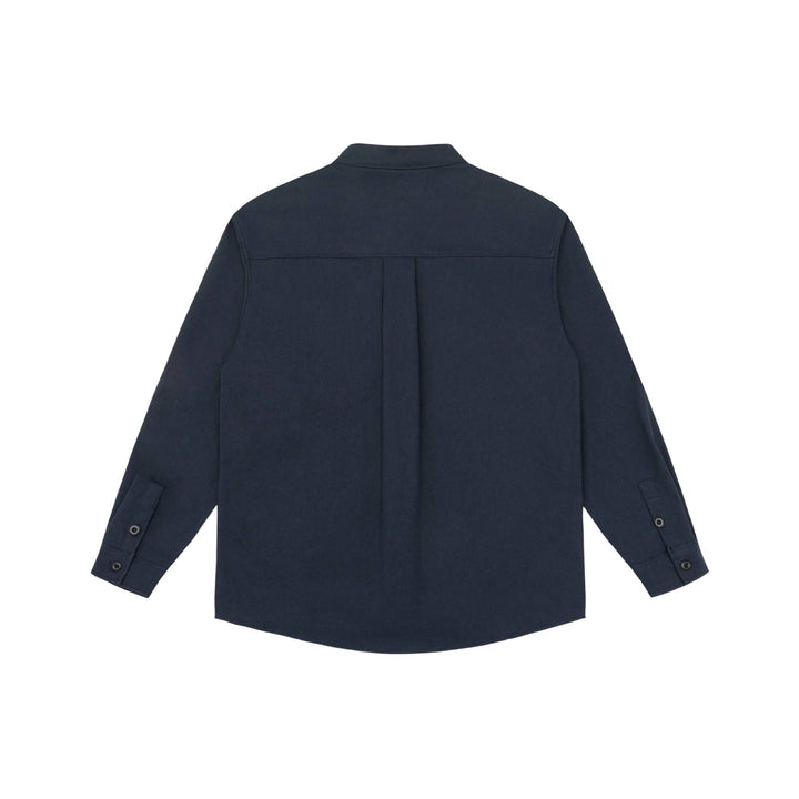 Unisex Hemdjacke mit Stehkragen, verdeckter Knopfleiste und aufgesetzten Brusttaschen Echoarchiv